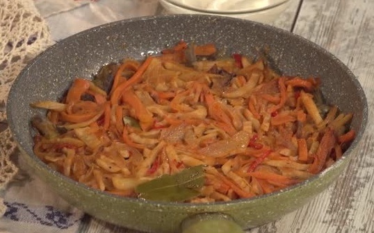 Корюшка в маринаде и домашнее ржаное печенье