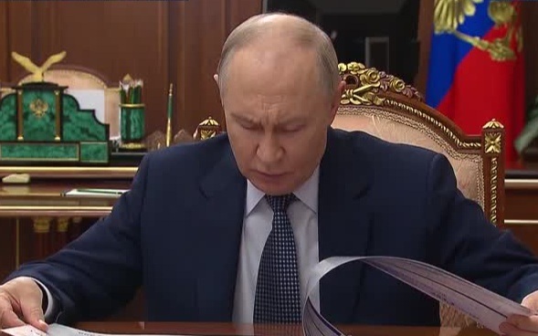 Глава государства обсудил с Федором Щукиным социально-экономическую ситуацию в Дагестане