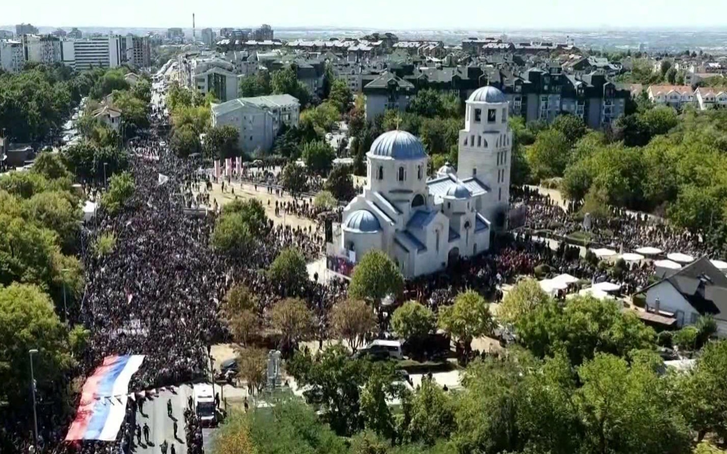 Тысячи человек простились с Ратко Младичем в Сербии