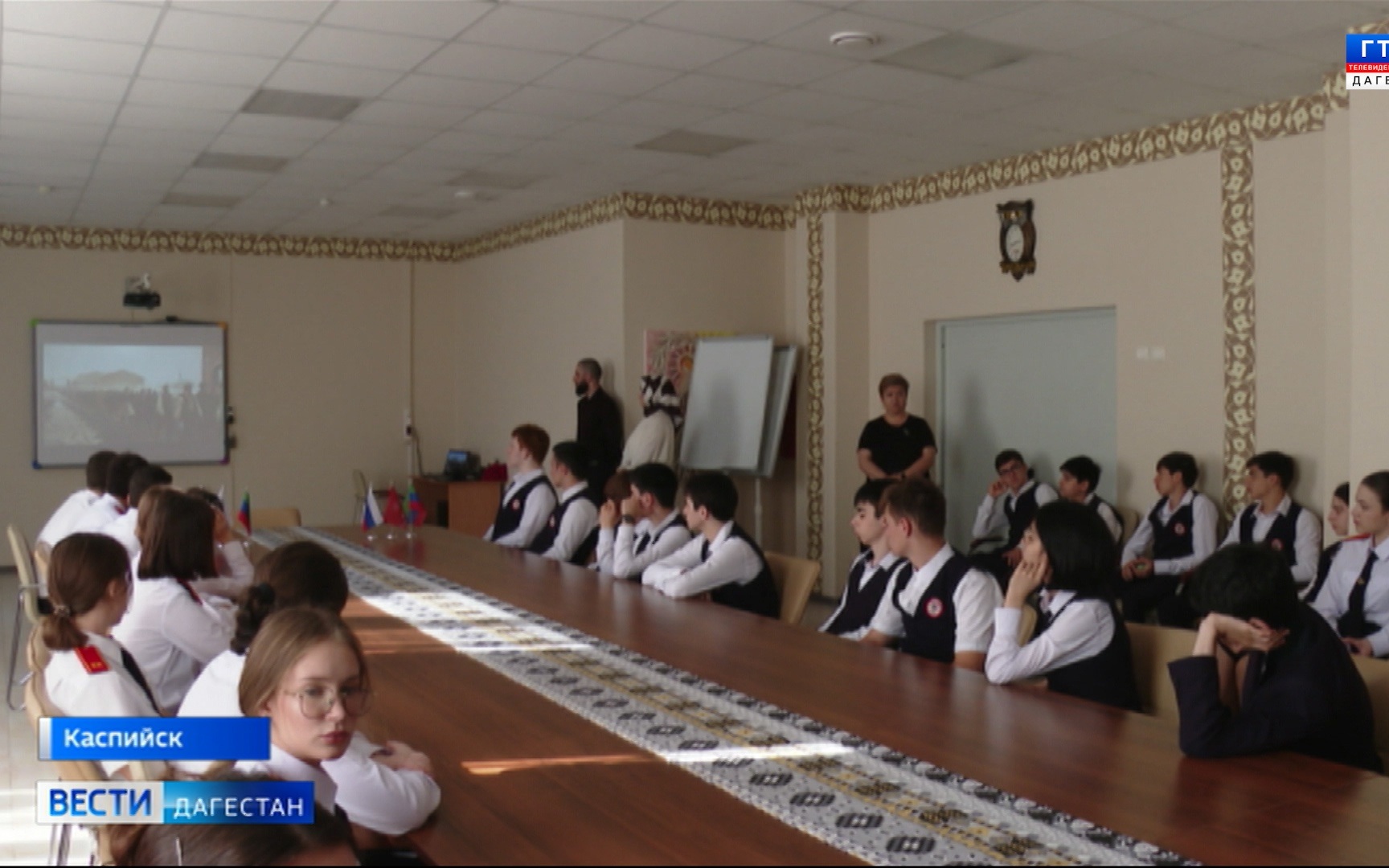 В школах страны стартовал курс под названием "Разговоры о важном"