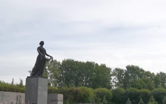 "Память о блокаде Ленинграда: дань жертвам 85-летней трагедии"