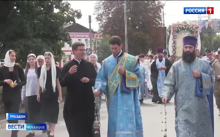 В Моздоке начался ежегодный многодневный крестный ход с чудотворным Моздокским образом Пресвятой Богородицы — одной из особо почитаемых святынь Осетии