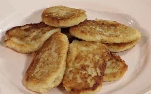 Пшенная каша и луковые котлеты