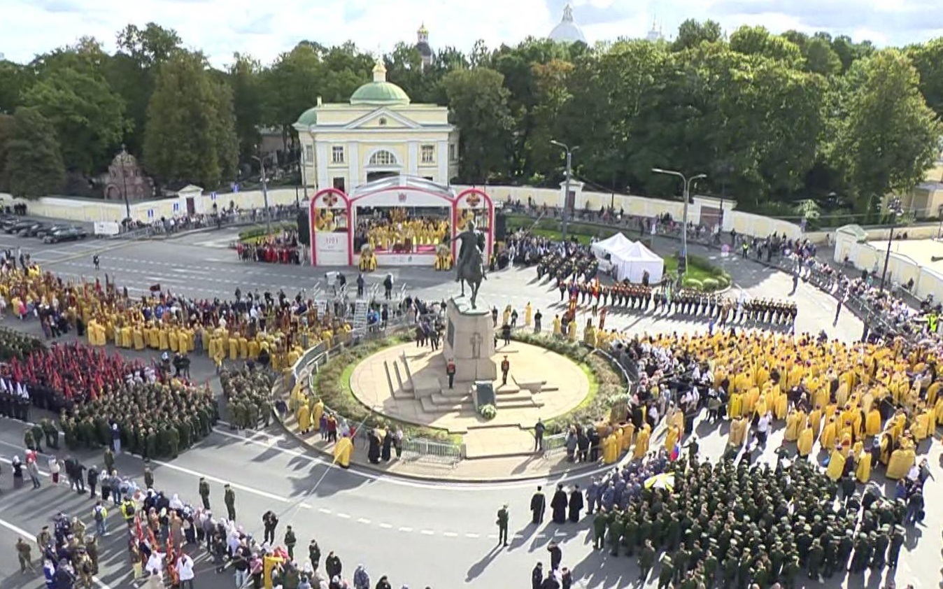 Крестный ход в Петербурге собрал более 90 тысяч верующих