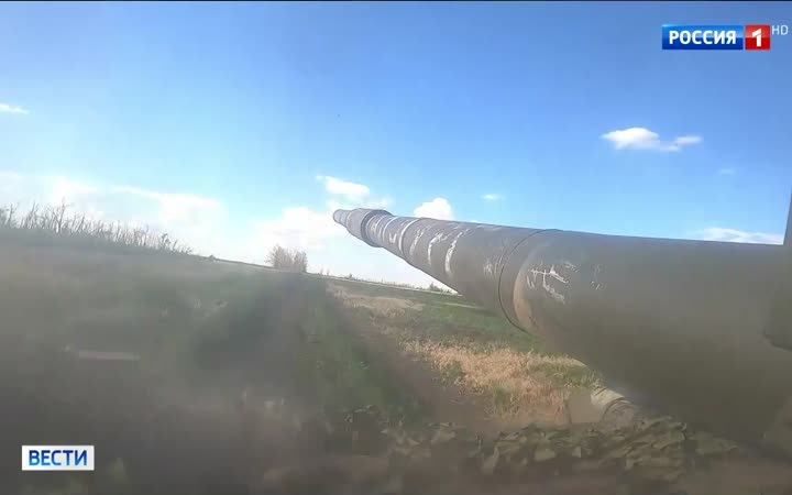 День танкиста: крепкая броня и быстрые танки в действии