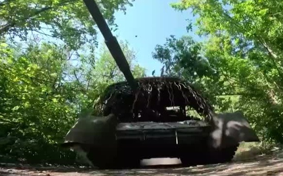 Праздник танкистов: экипажи на передовой и будущее поколение в училищах