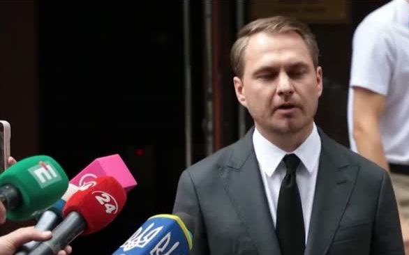 Скандал между НАБУ и Кравченко затмевает расследование хищений на Украине.