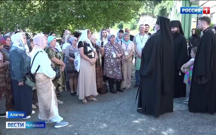 В Северную Осетию приехали 40 паломников из Ставропольского края
