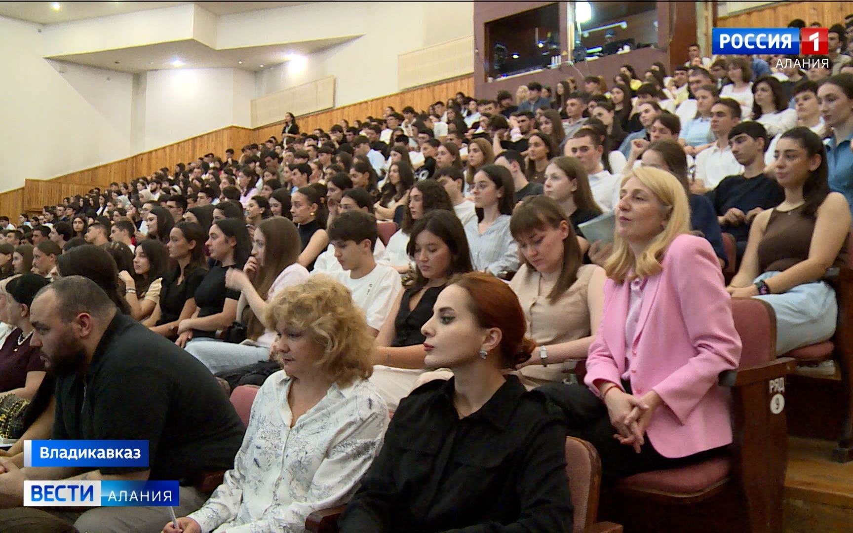 В СОГУ прошла встреча первокурсников с преподавателями и руководством вуза