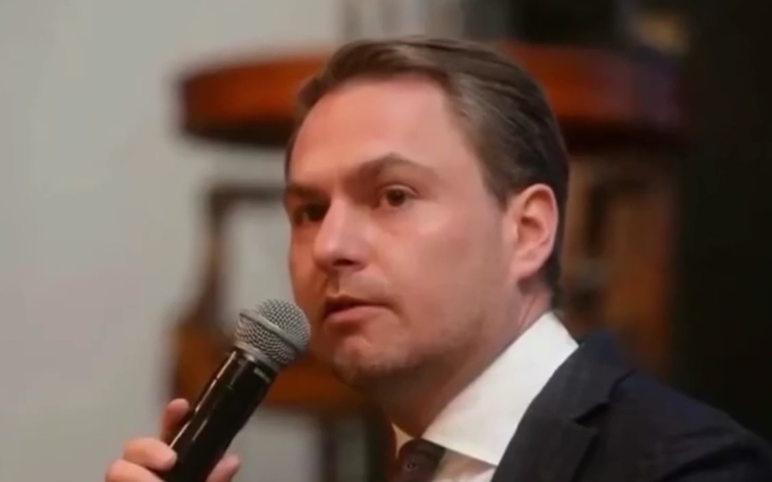 Сбежавший за границу генпрокурор Украины Руслан Кравченко отправлен в отставку