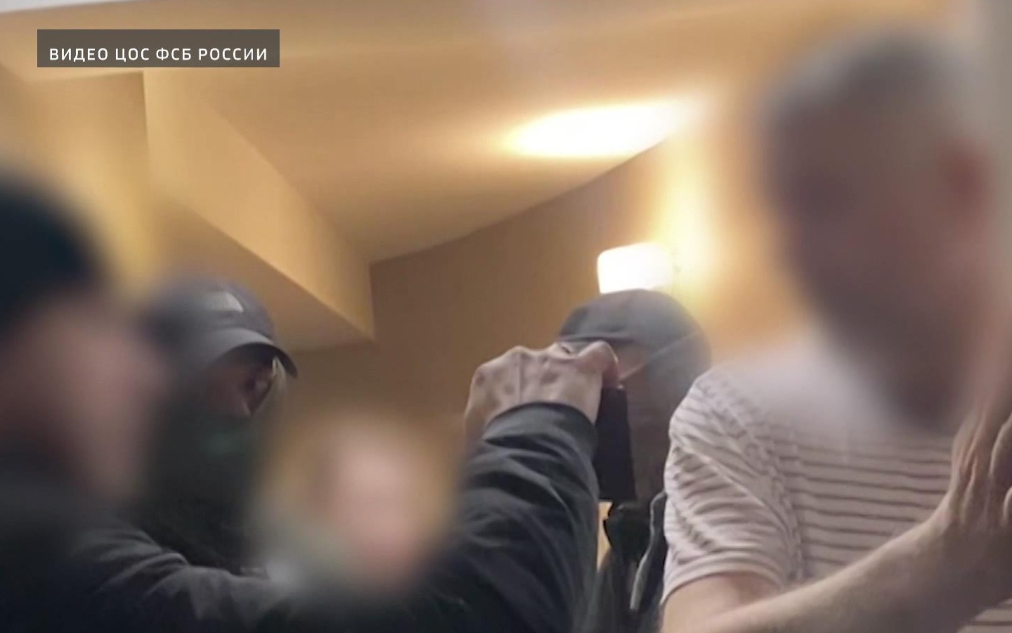 Житель Севастополя задержан за попытку контрабанды военной техники на Украину через третьи страны.