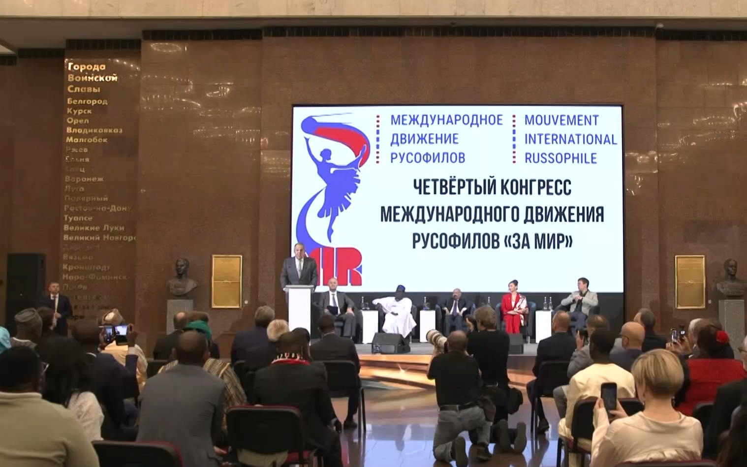 Россия предупреждает о росте нацизма в Европе и реагирует на атаку на избирательную комиссию Украины