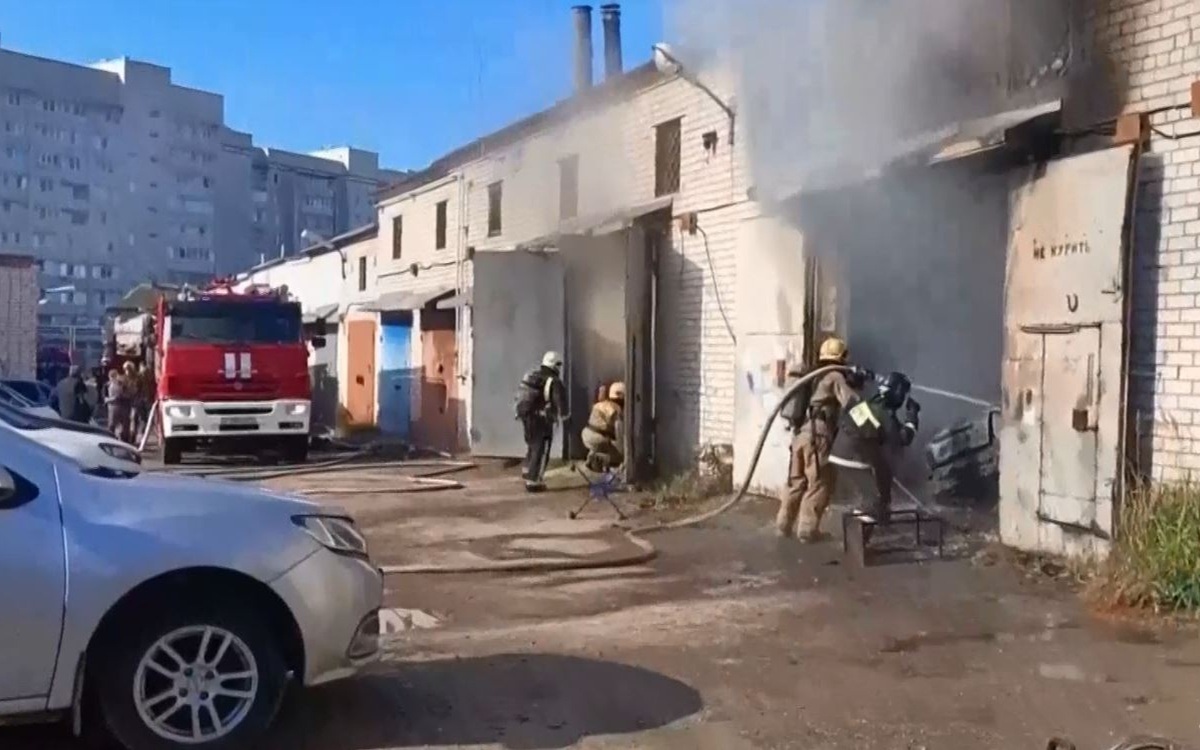 В Йошкар-Оле ремонт автомобиля в гараже закончился пожаром