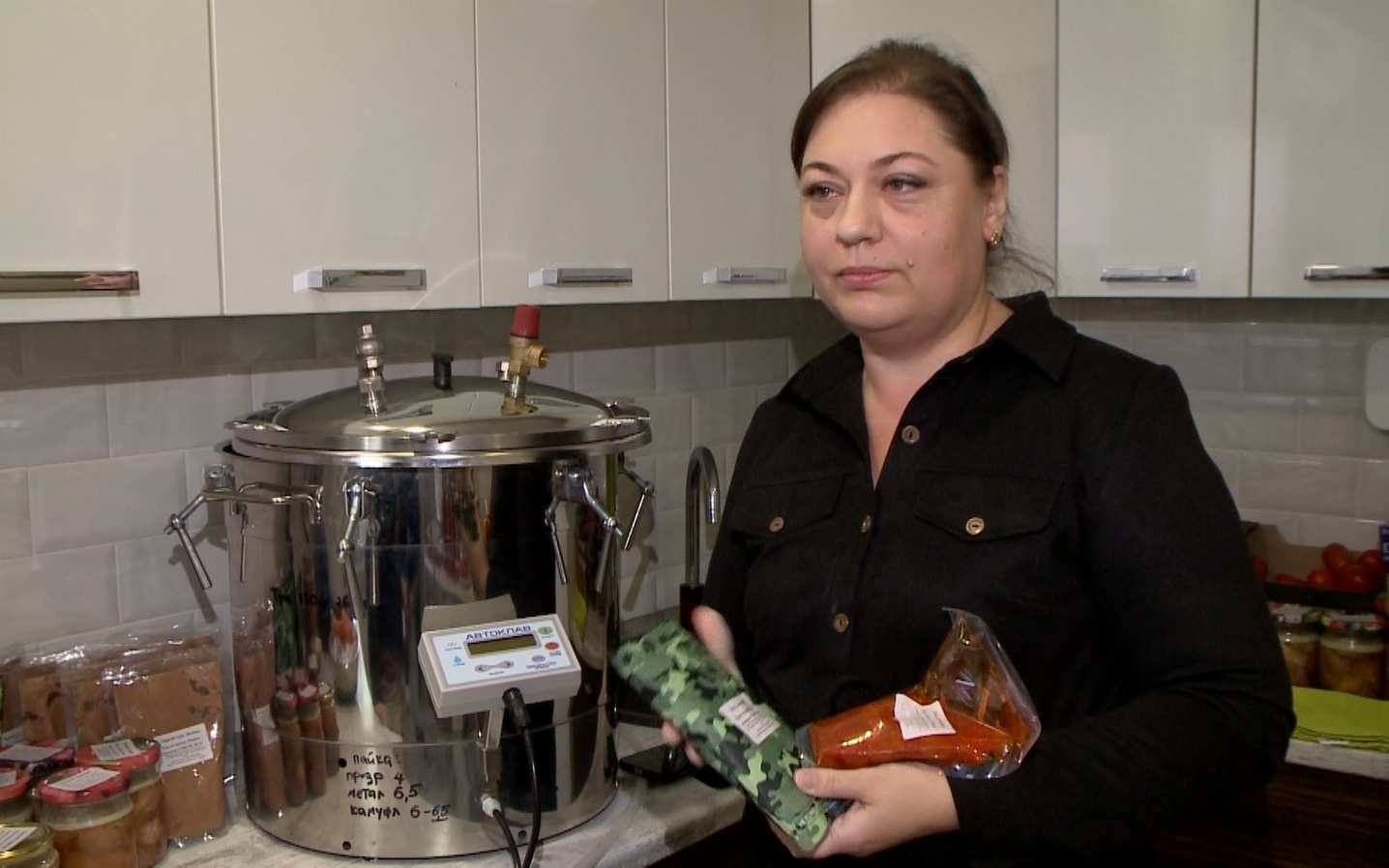 Домашняя кухня для передовой: рязанка отправляет бойцам каши и пастилу