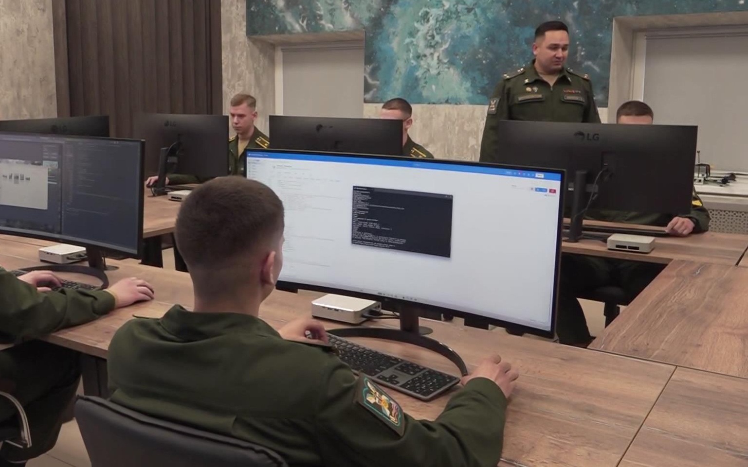Военно-космическая академия открывает факультет по интеграции искусственного интеллекта в армию.