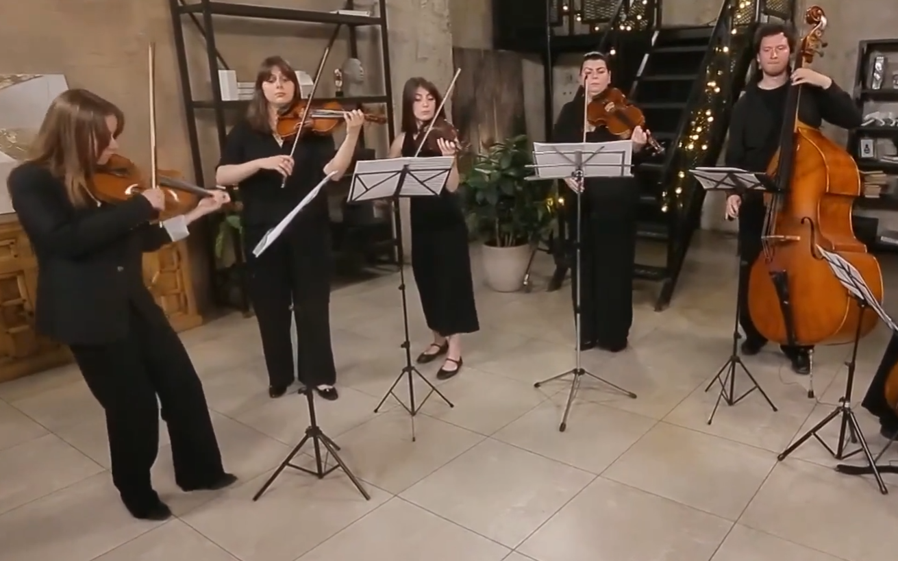 Ансамбль " Camerata comitas", "Дивертисмент kv137 (2 часть)", В. Моцарт