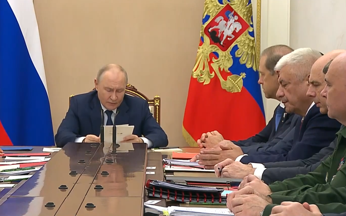 Путин обвиняет Украину в срыве мирных переговоров и использовании ее граждан в качестве "пушечного мяса"