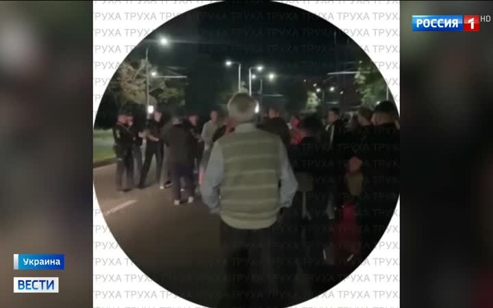 Жители Чернигова противостоят военкомату