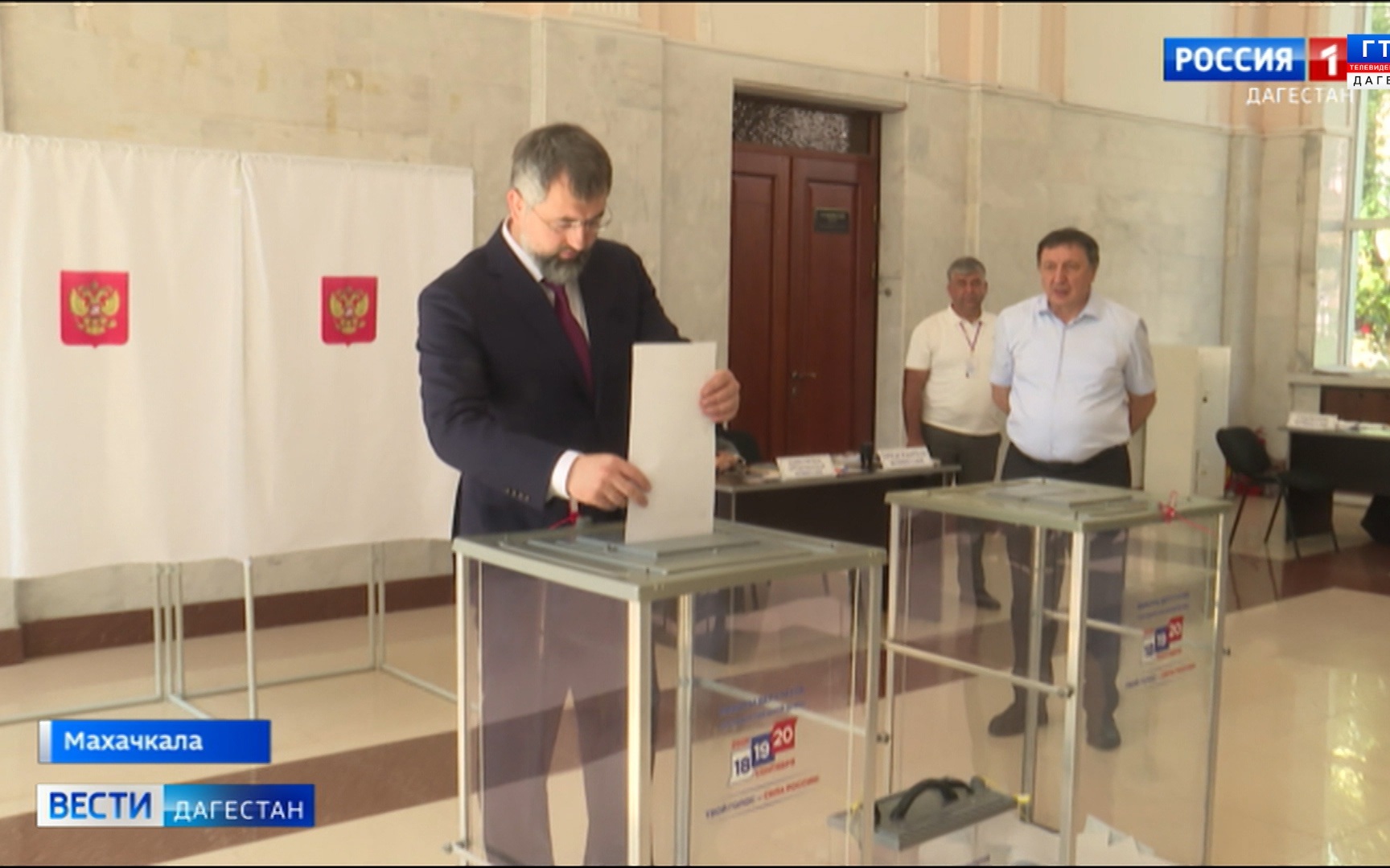 Свой гражданский долг исполнил и председатель правительства Магомед Рамазанов