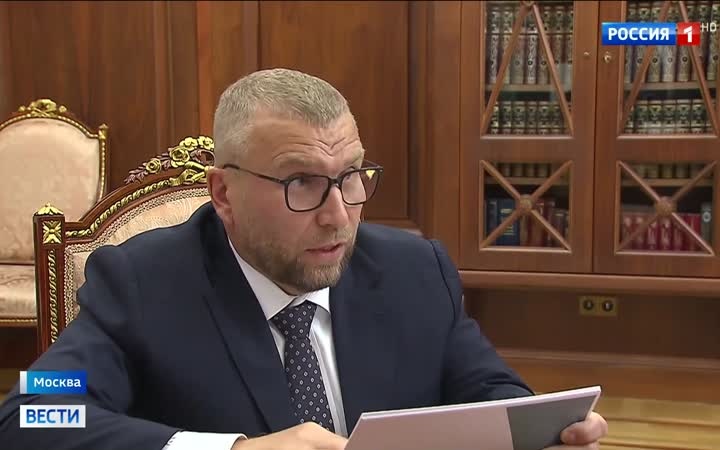 Владимир Путин обсудил работу таможенной службы с Валерием Пикалёвым