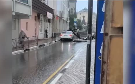 Крым устраняет последствия мощного шторма
