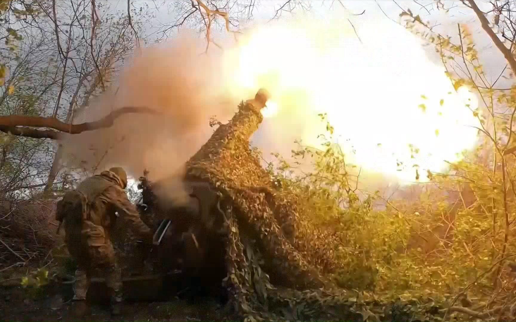 Российские войска продвинулись в Резниковском котле, остался один километр до Резниково. В Добropольском котле отражены попытки прорыва боевиков