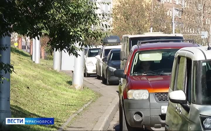 На красноярских АЗС вновь выстраиваются очереди