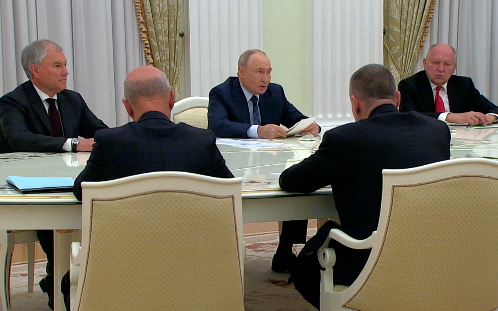 Напутствие перед созывом: что Путин обсудил с лидерами партий перед первым заседанием Госдумы