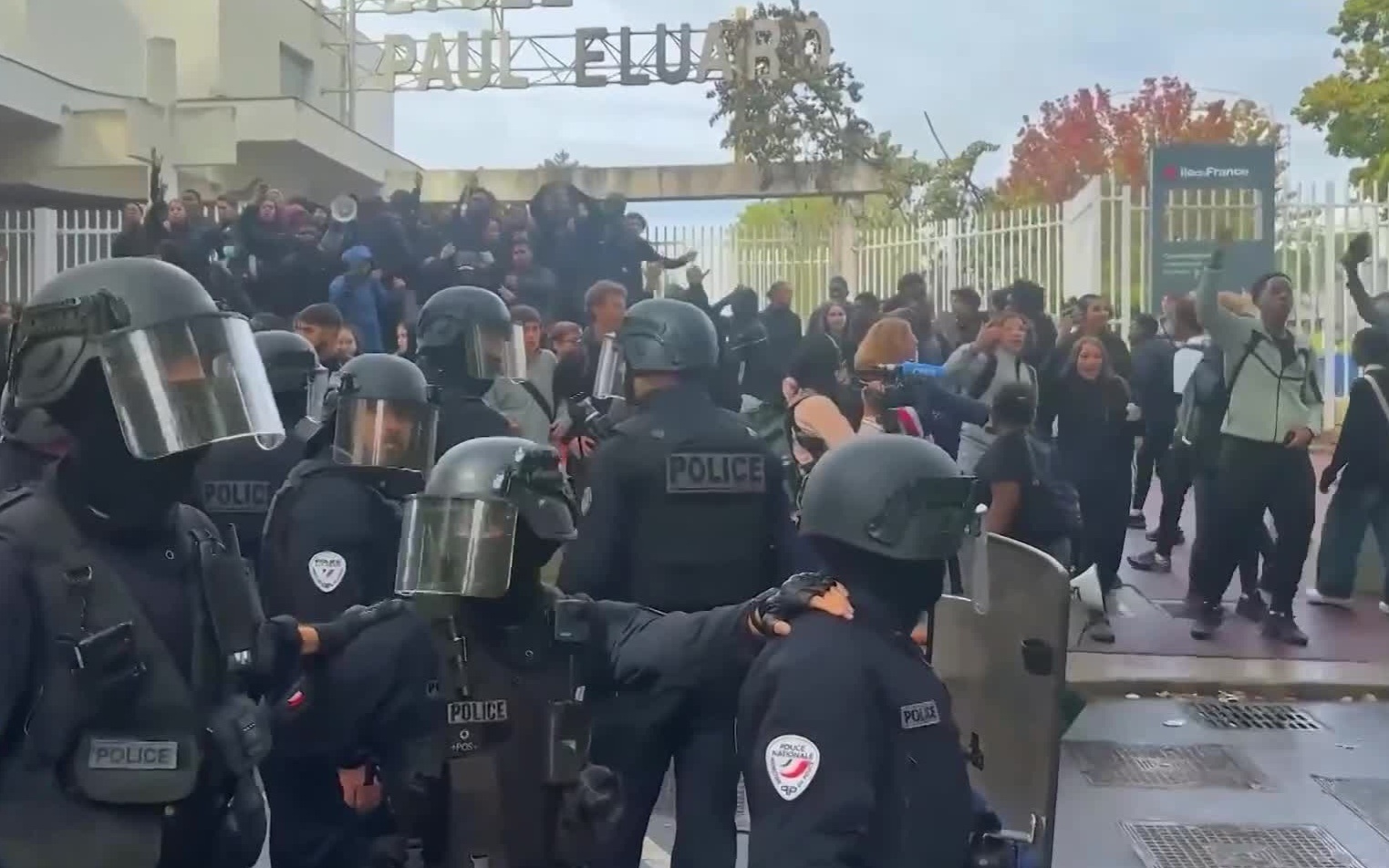 Большая забастовка во Франции - протесты госслужащих и студентов охватили столицу и регионы