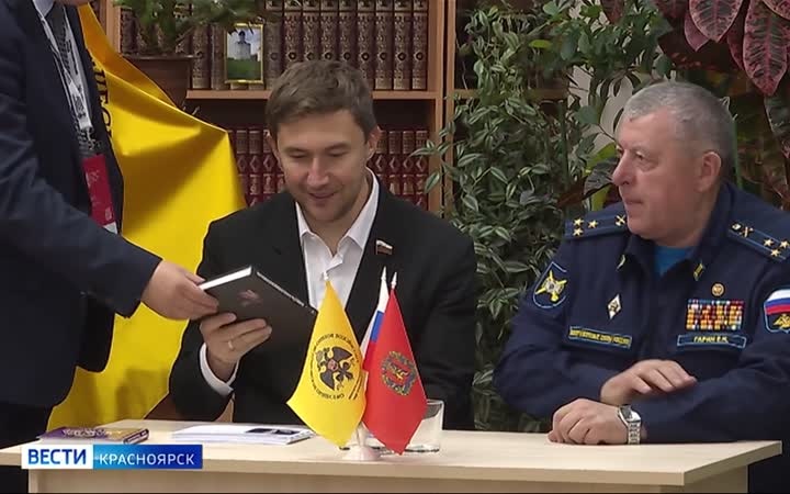 Красноярцы сыграли в шахматы с гроссмейстером Сергеем Карякиным