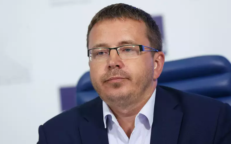 Тот, кто должен водить в очках, без них не имеет права управления
