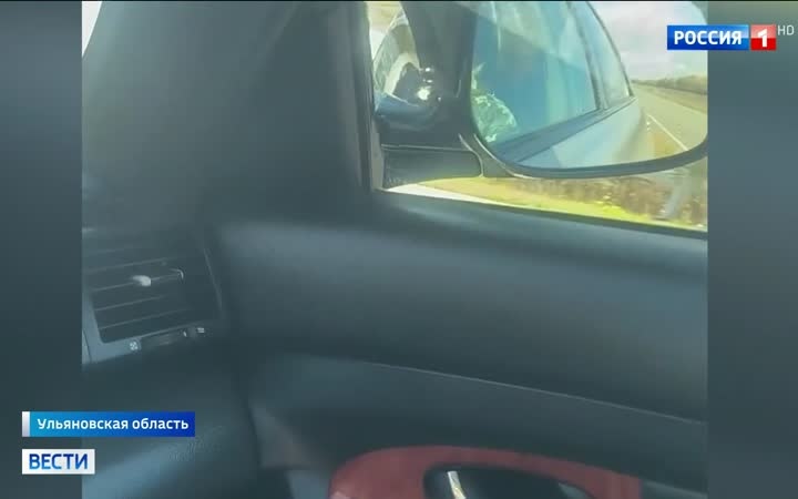 В Ульяновской области учебный самолет сел на дорогу возле Карсуна