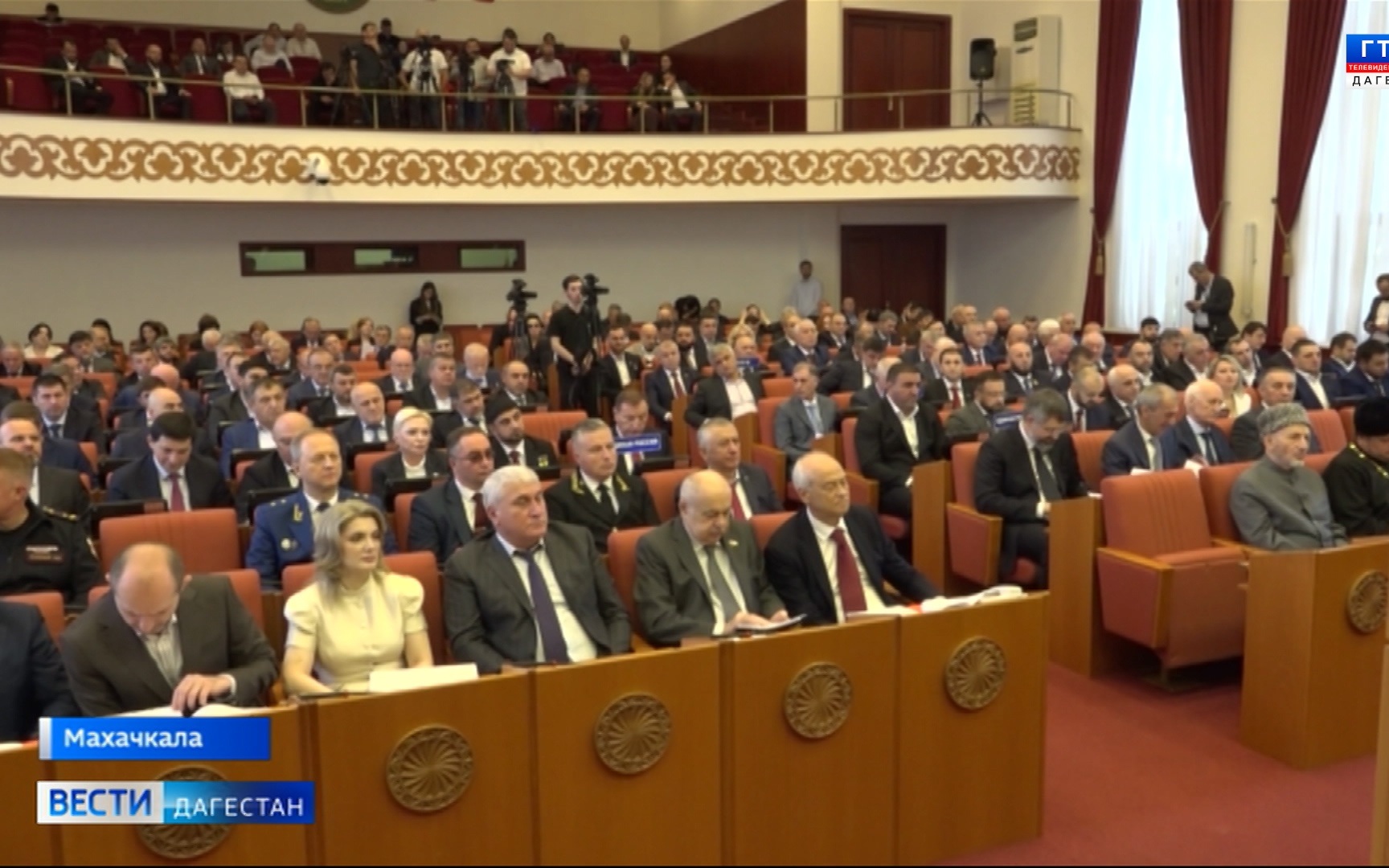 Сегодня состоялась первая сессия народного собрания республики