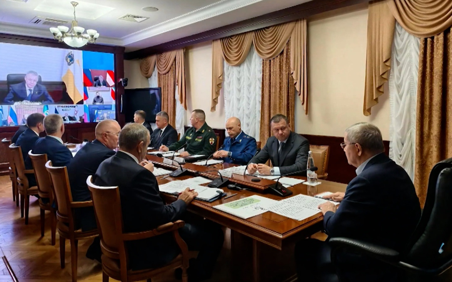На совещании под руководством Юрия Чайки обсудили противодействие коррупции и работу правоохранительных органов