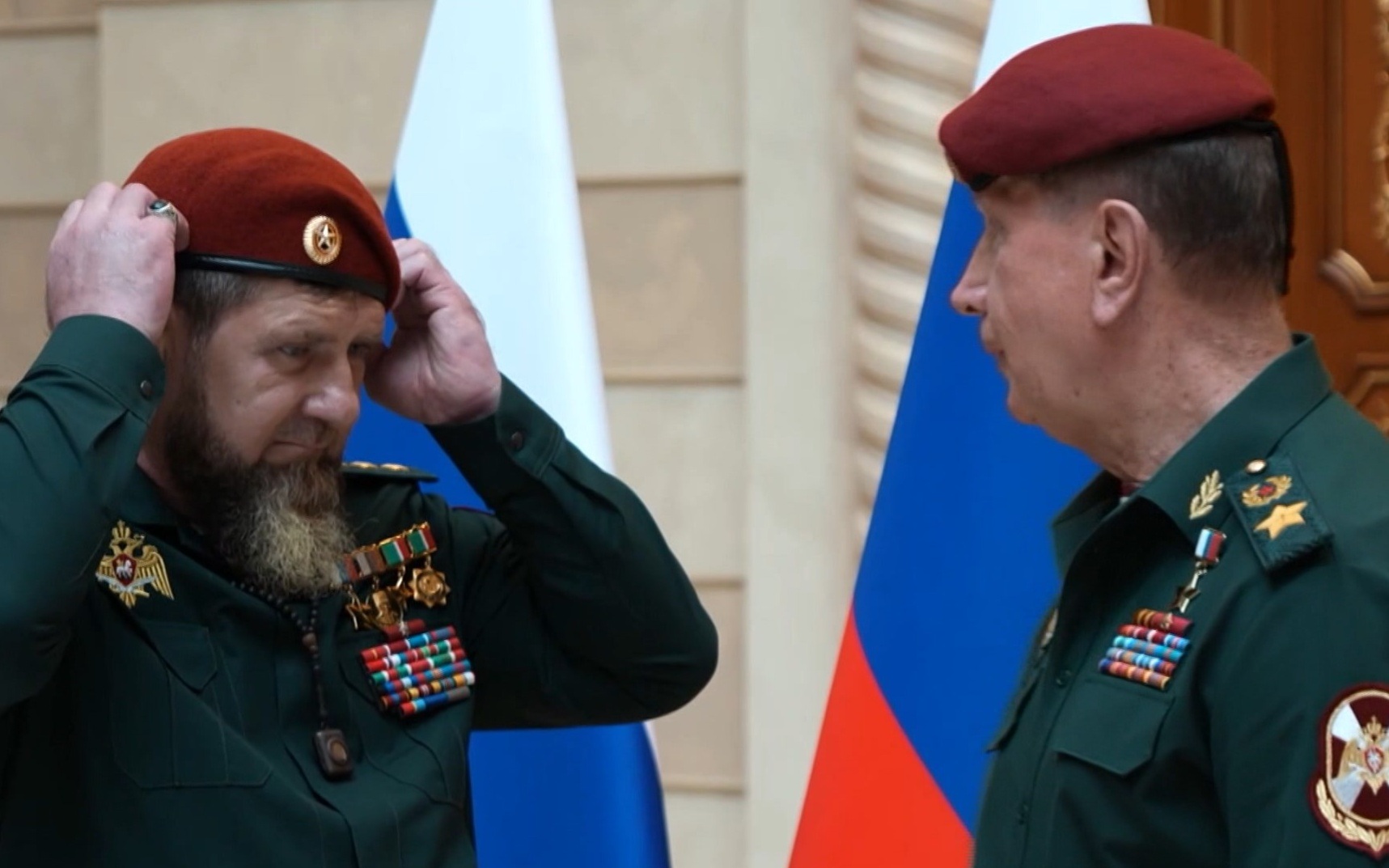 Рамзану Кадырову присвоено звание генерала армии и вручен краповый берет в Чечне