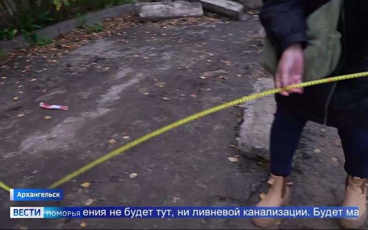 Спилили деревья и строят парковку прямо под окнами