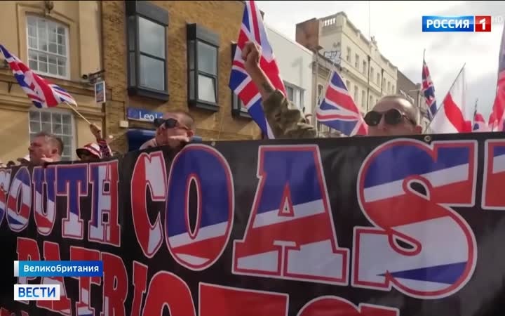 Массовые протесты в Англии против прибытия беженцев в портах страны