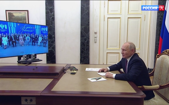 Владимир Путин провел видео-встречу с лауреатами всероссийских педагогических конкурсов