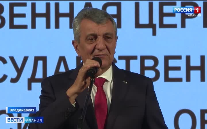 Сергей Меняйло вручил награды работникам системы образования республики
