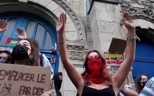 Протесты во Франции перерастают в общенациональный бунт