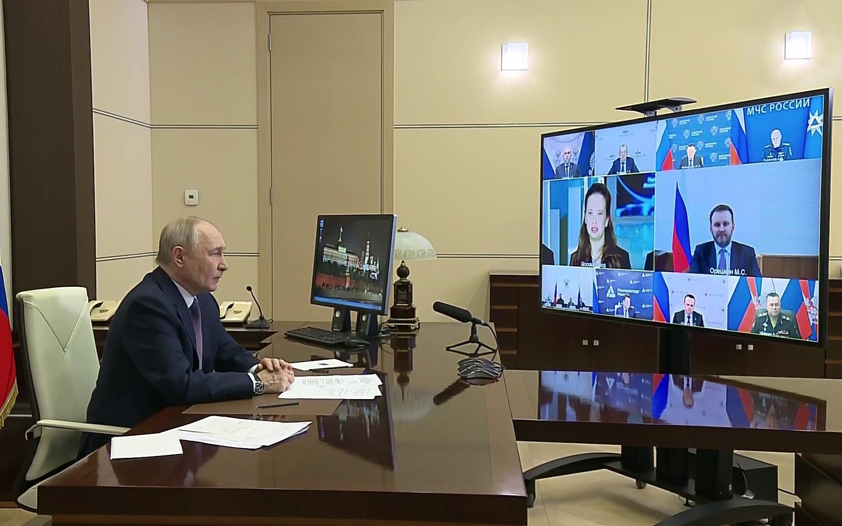 Владимир Путин открыл кластер по производству аккумуляторных батарей в "Технополисе Москва"