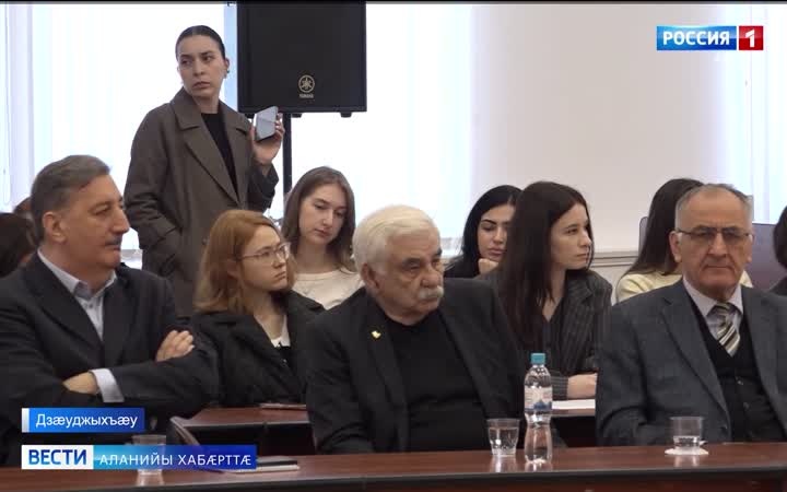 Цæгат Ирыстоны паддзахадон университеты арæзт æрцыд, журналистикæйы факультеты студентты æмæ литературон-аивадон журнал "Дарьял"-ы реадкцийы кусджыты фембæлд.