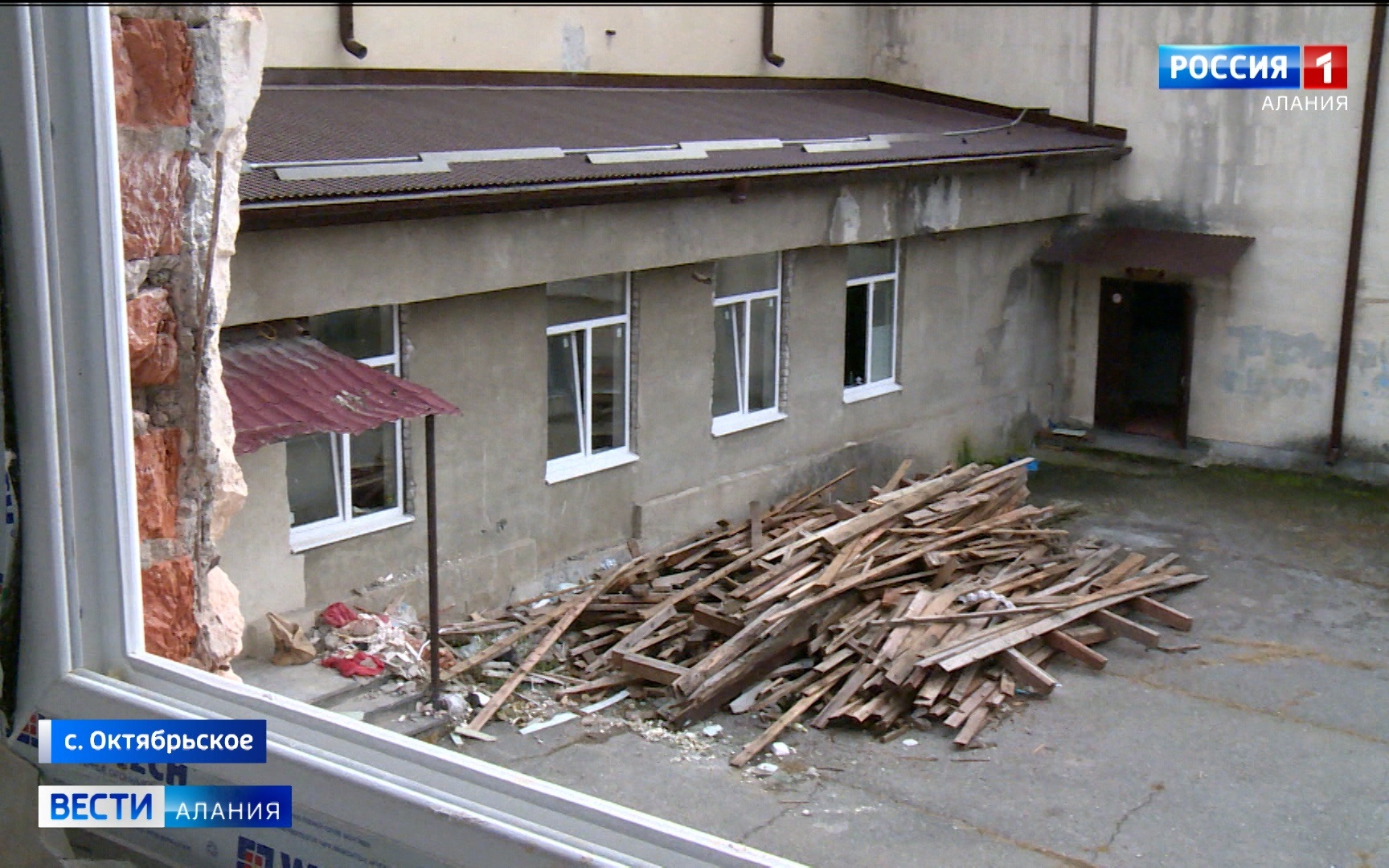 В Октябрьском продолжается капитальный ремонт Дворца культуры