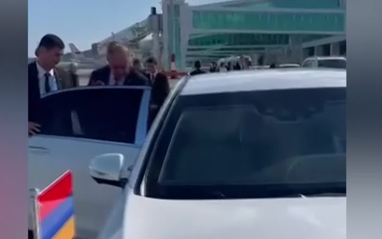 Владимир Путин начал двухдневный визит в Туркменистан