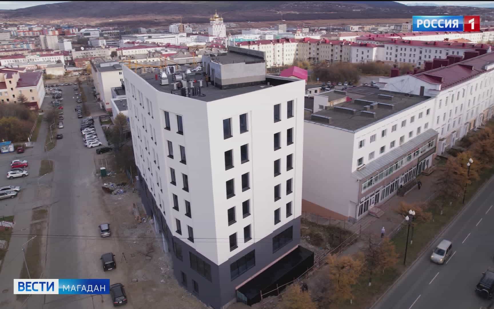 Ограда больше не прячет будущую гостиницу в центре Магадана