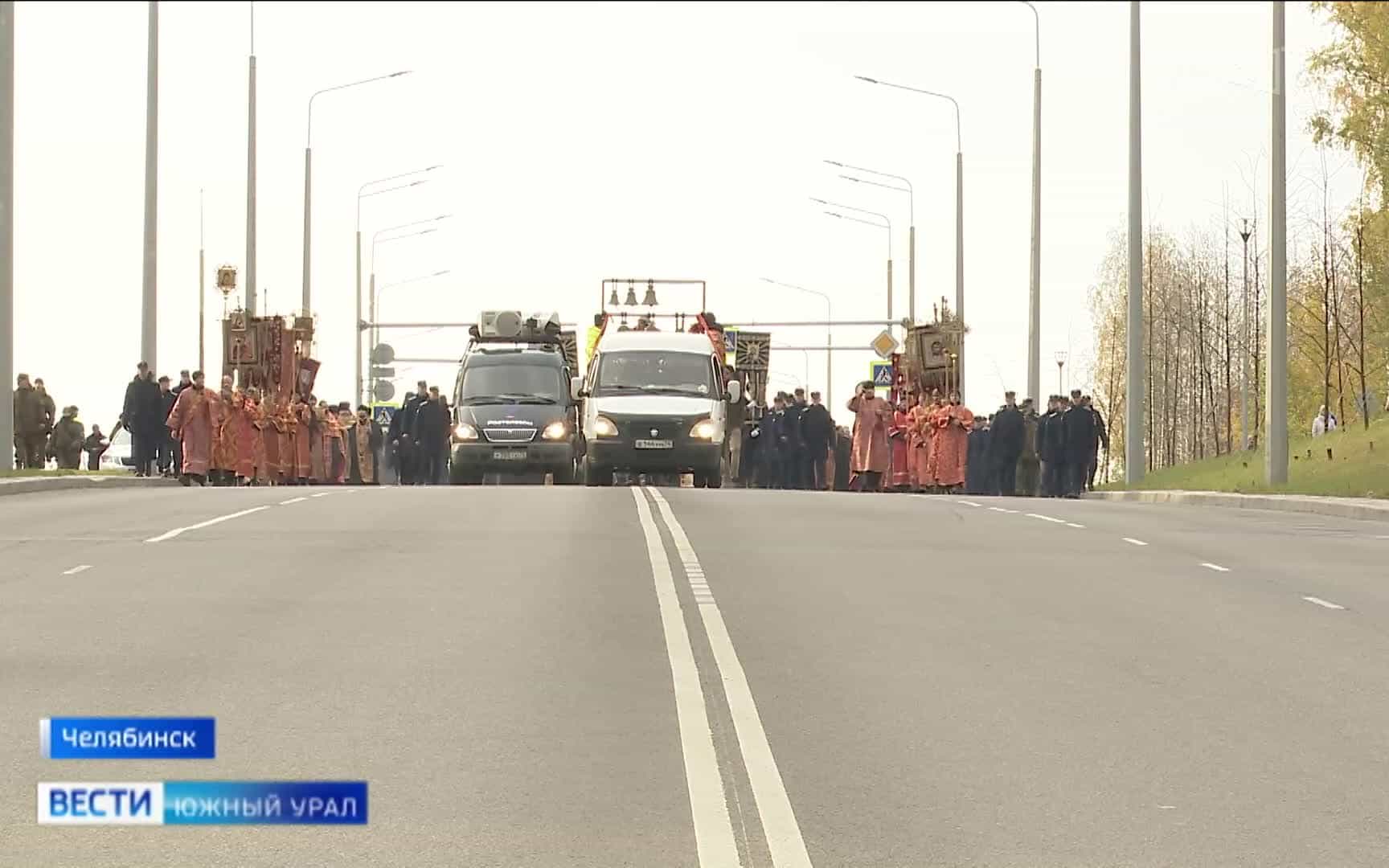 Тысячи верующих прошли крестным ходом по улицам Челябинска
