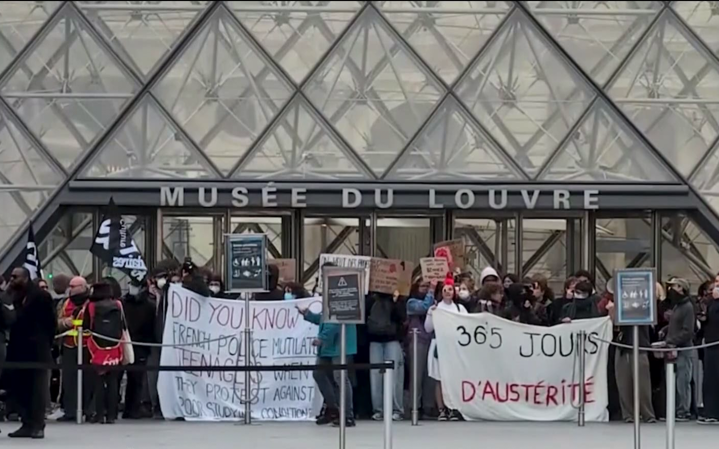 Массовые протесты охватили Францию и другие страны Европы