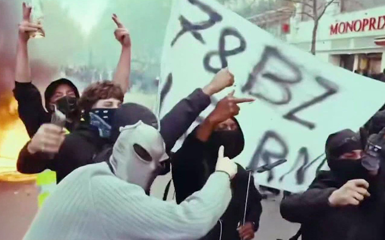 Франция в огне протестов: погромы, советские флаги и агония макронизма