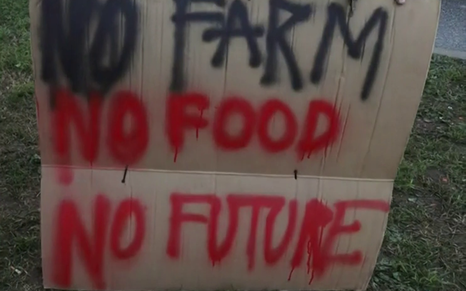 Протесты и забастовки привели к дефициту продуктов в Италии