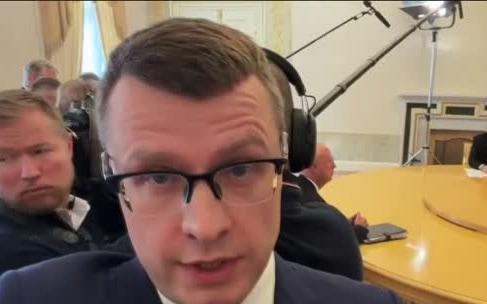 Десятки съемочных групп освещают ход переговоров в Северной столице